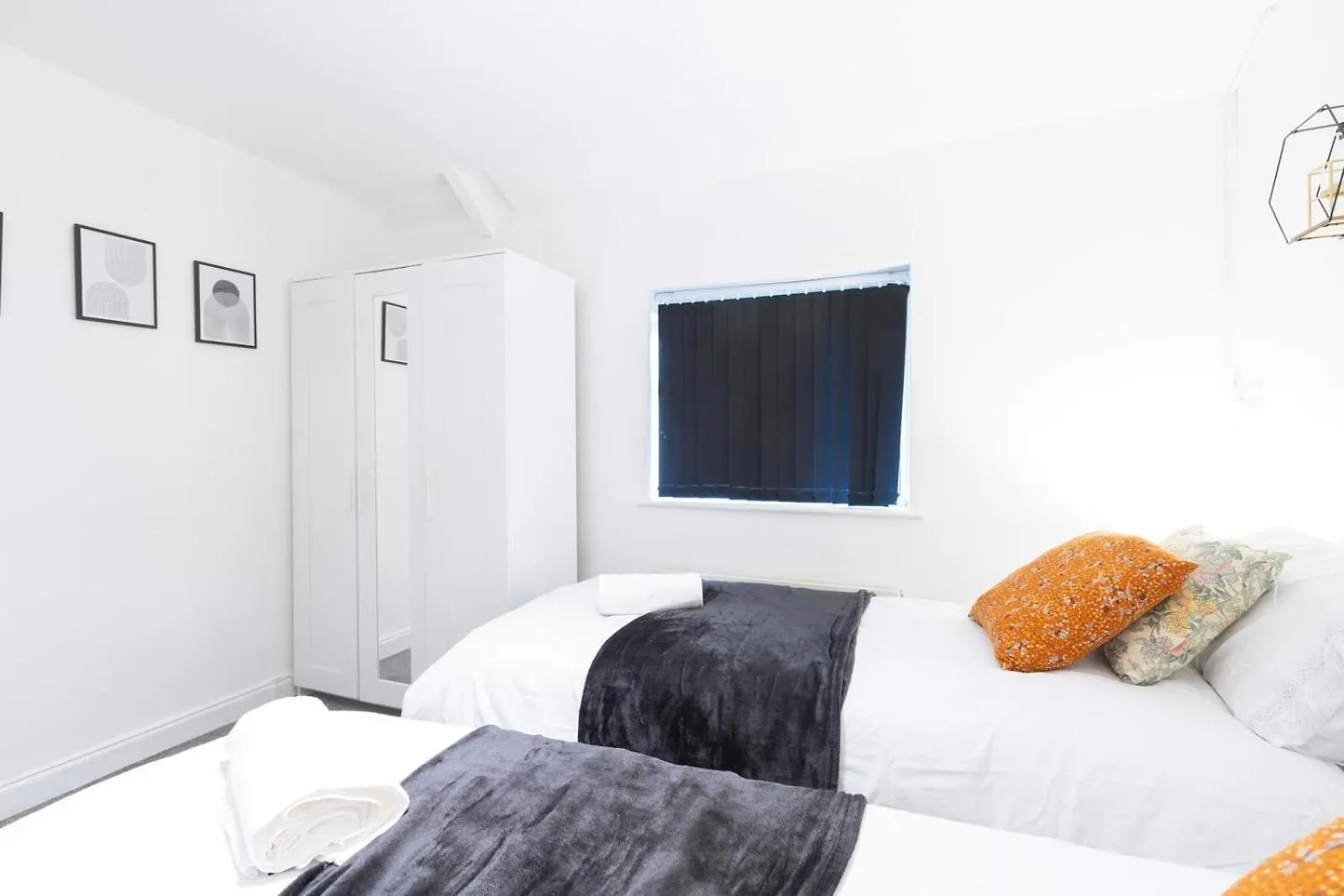 Leeds 3-Bedroom Retreat With Free Wifi And Parking - Ideal For Family And Contractors